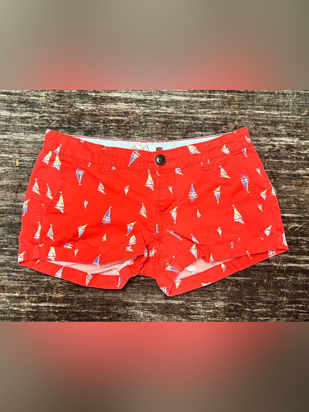 Red Sailboat Print Women's Shorts